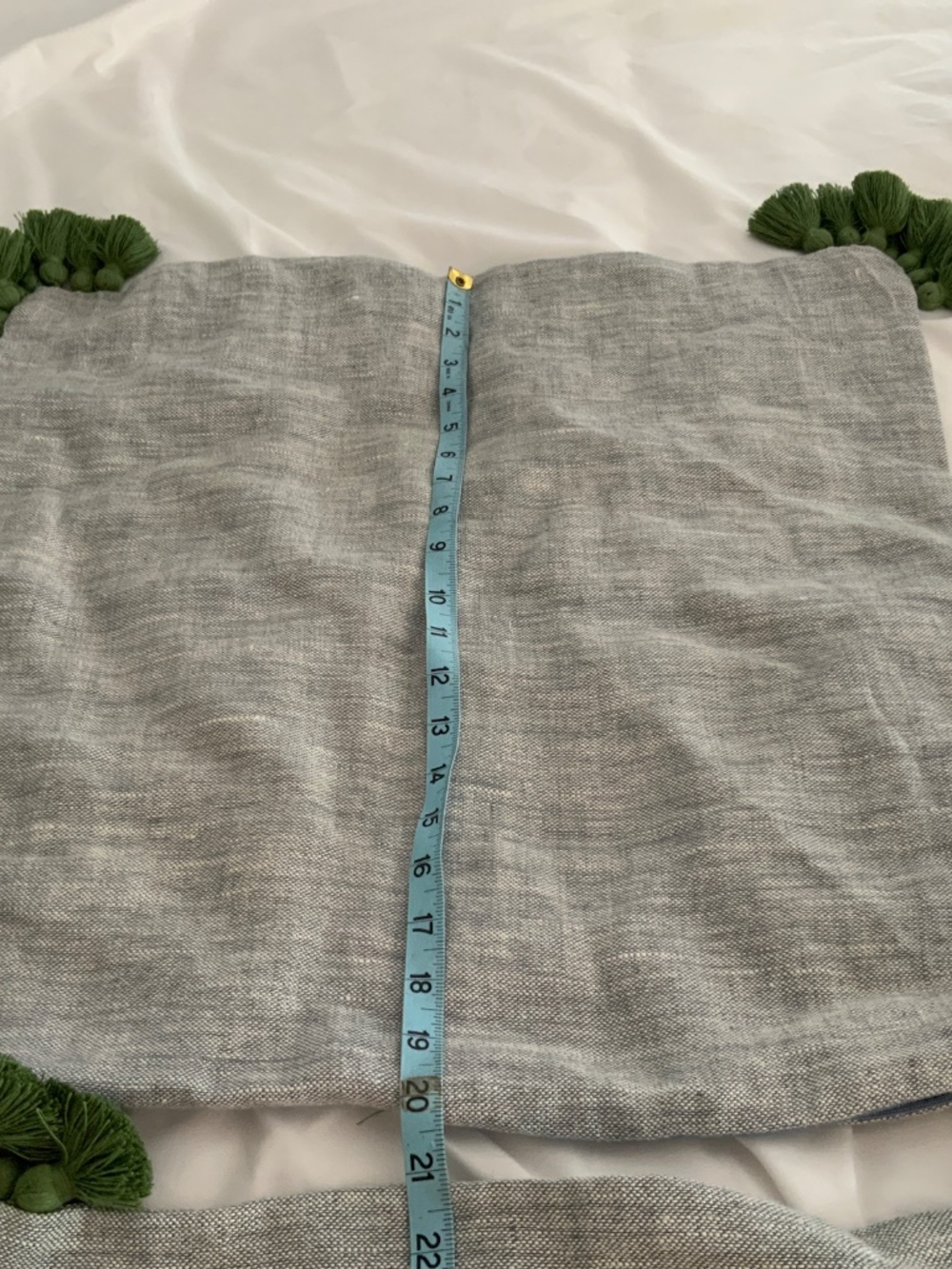 SERENA AND LILY LOT OF 2 BLUE LINEN GREEN TASSELS THROW PILLOWS - Picture 5 of 10